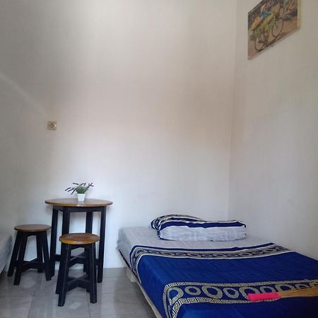 Hotel Kost Backpacker Sidoarjo Esterno foto