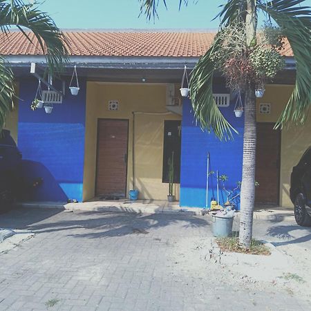 Hotel Kost Backpacker Sidoarjo Esterno foto