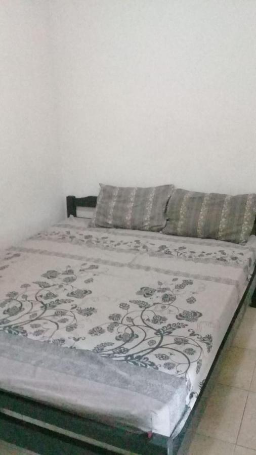 Hotel Kost Backpacker Sidoarjo Esterno foto
