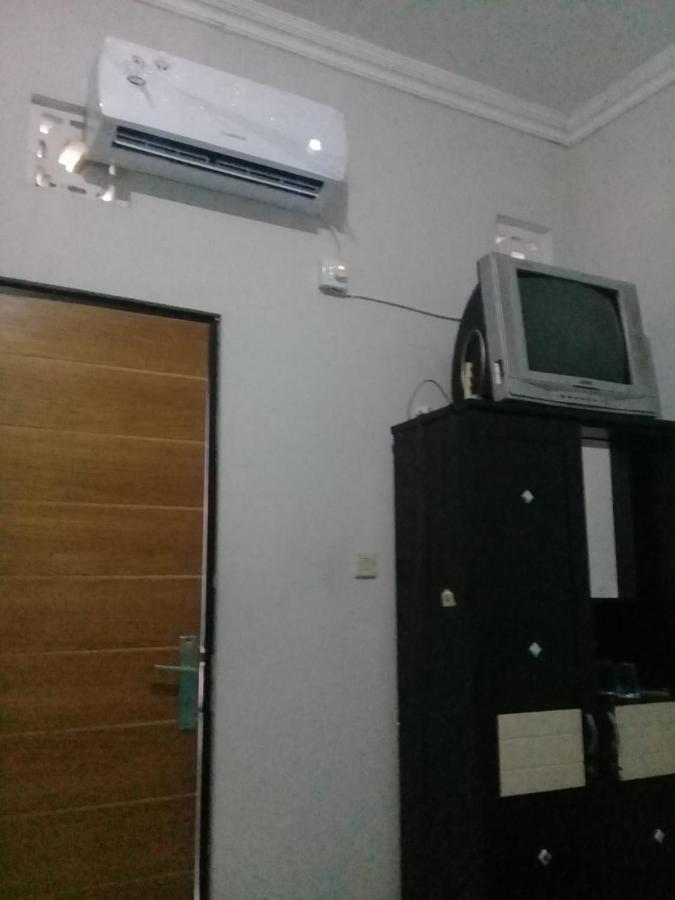 Hotel Kost Backpacker Sidoarjo Esterno foto