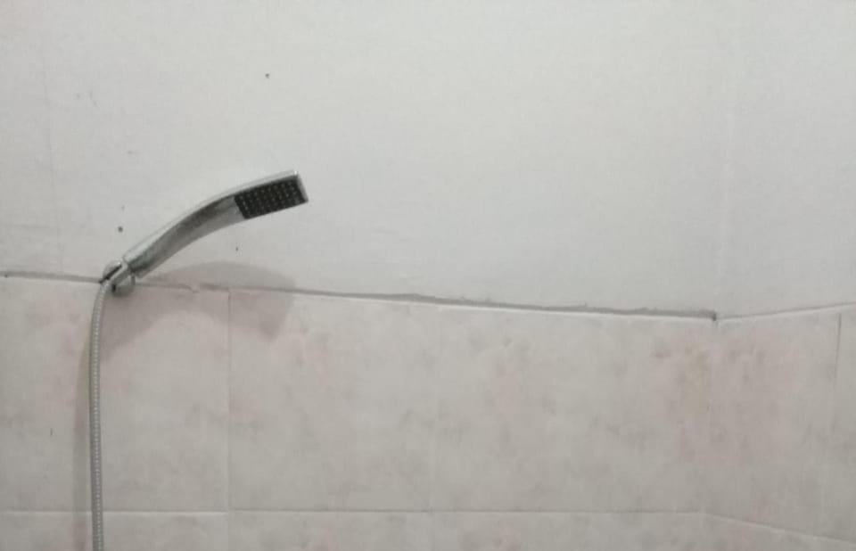Hotel Kost Backpacker Sidoarjo Esterno foto