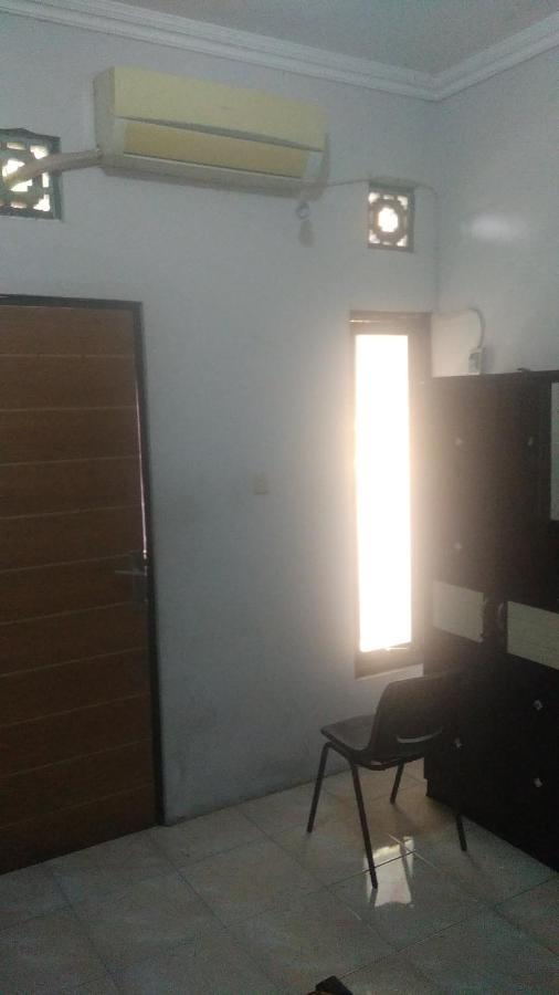 Hotel Kost Backpacker Sidoarjo Esterno foto