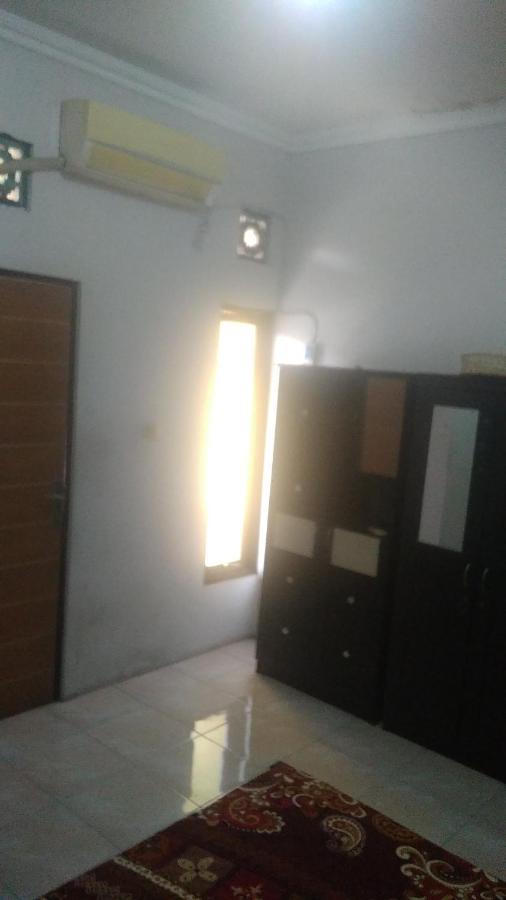 Hotel Kost Backpacker Sidoarjo Esterno foto