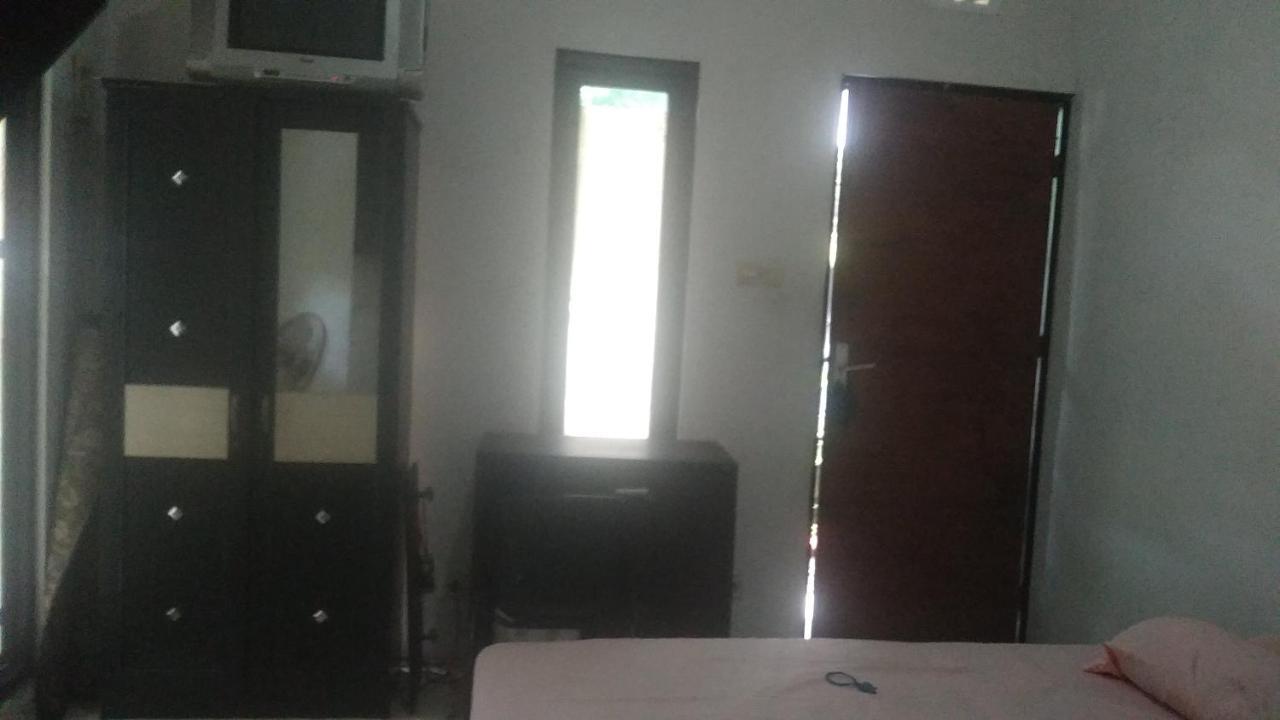 Hotel Kost Backpacker Sidoarjo Esterno foto