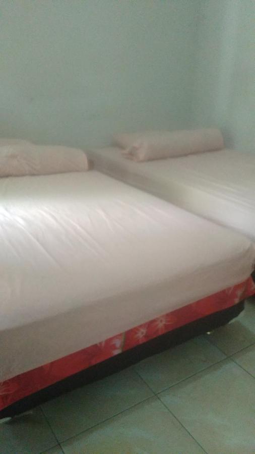 Hotel Kost Backpacker Sidoarjo Esterno foto