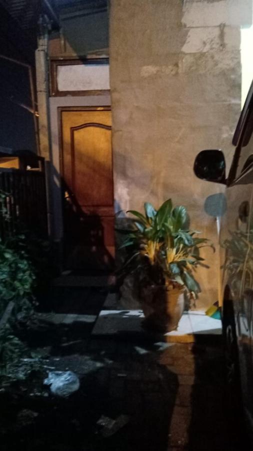 Hotel Kost Backpacker Sidoarjo Esterno foto