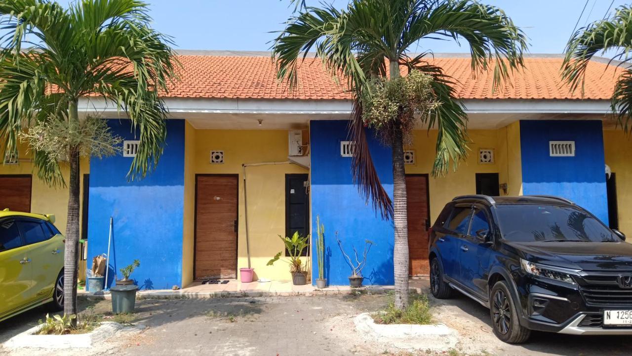 Hotel Kost Backpacker Sidoarjo Esterno foto