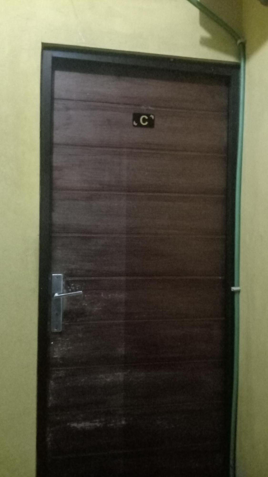 Hotel Kost Backpacker Sidoarjo Esterno foto