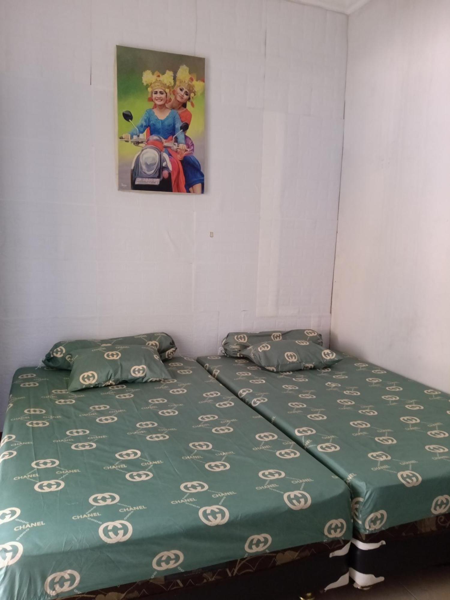 Hotel Kost Backpacker Sidoarjo Esterno foto