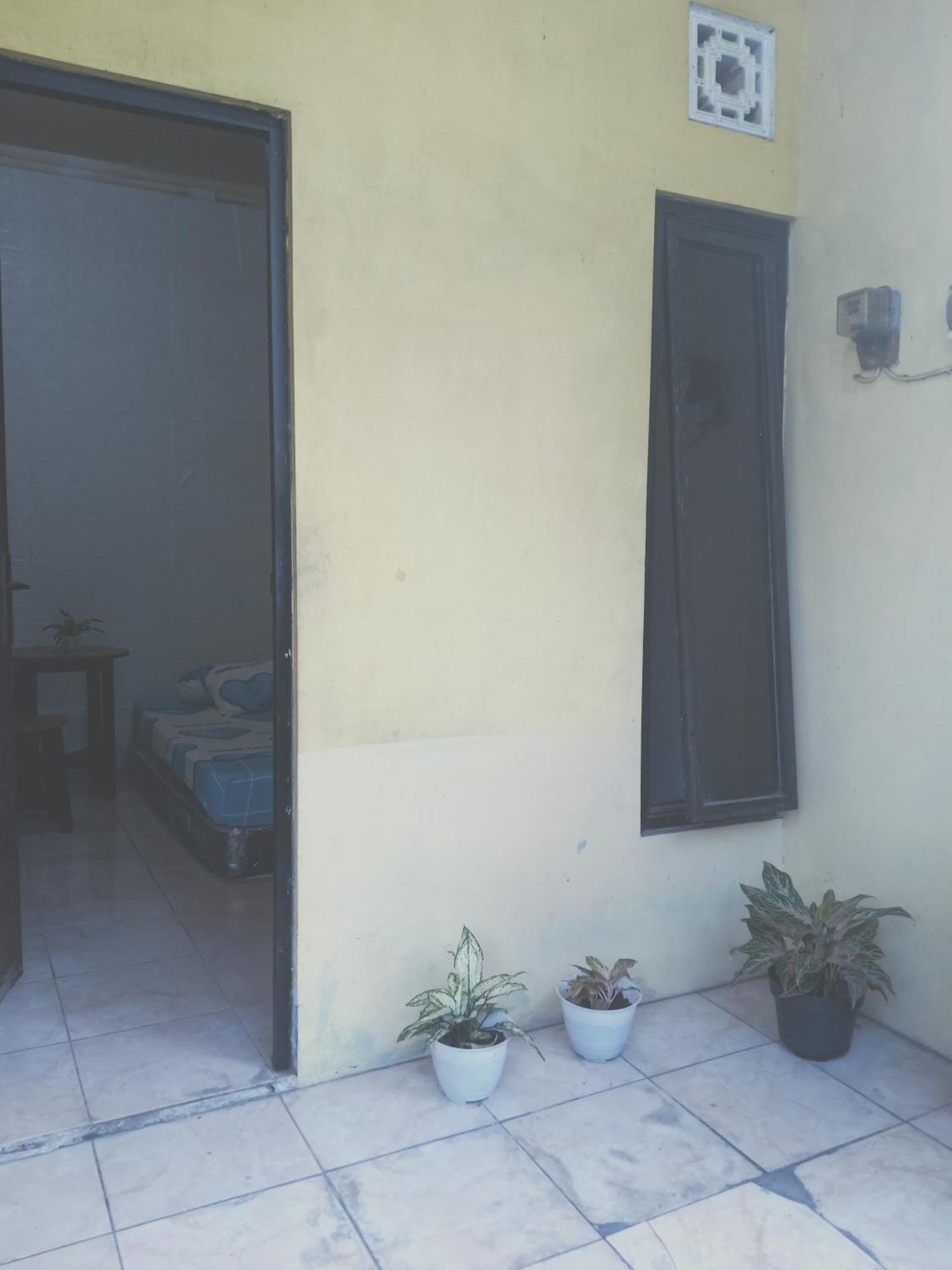 Hotel Kost Backpacker Sidoarjo Esterno foto