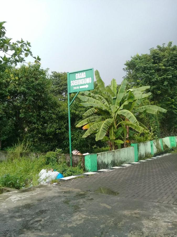Hotel Kost Backpacker Sidoarjo Esterno foto
